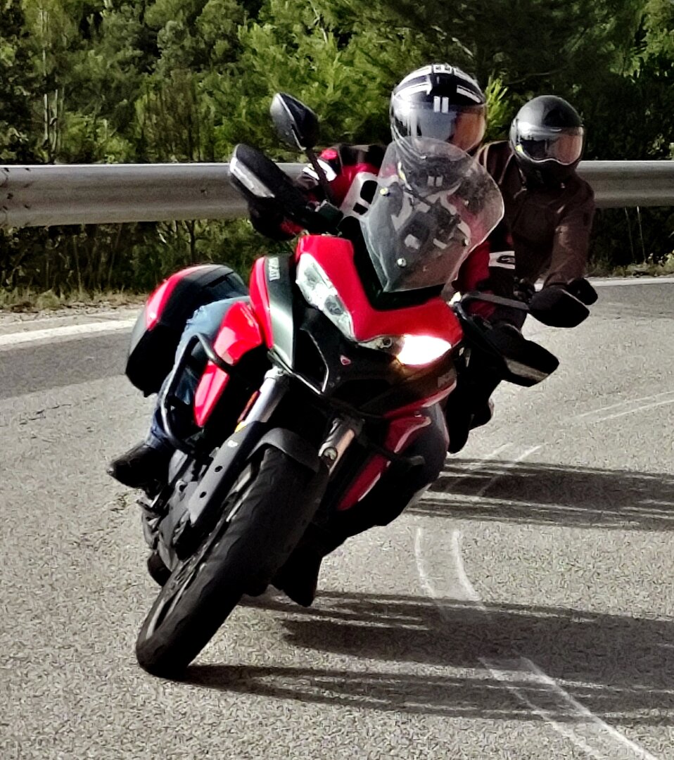 Sortida a Montclar, bany a l'Aiguadora, Morunys, Berga i Merlès, 400Km 12 motos